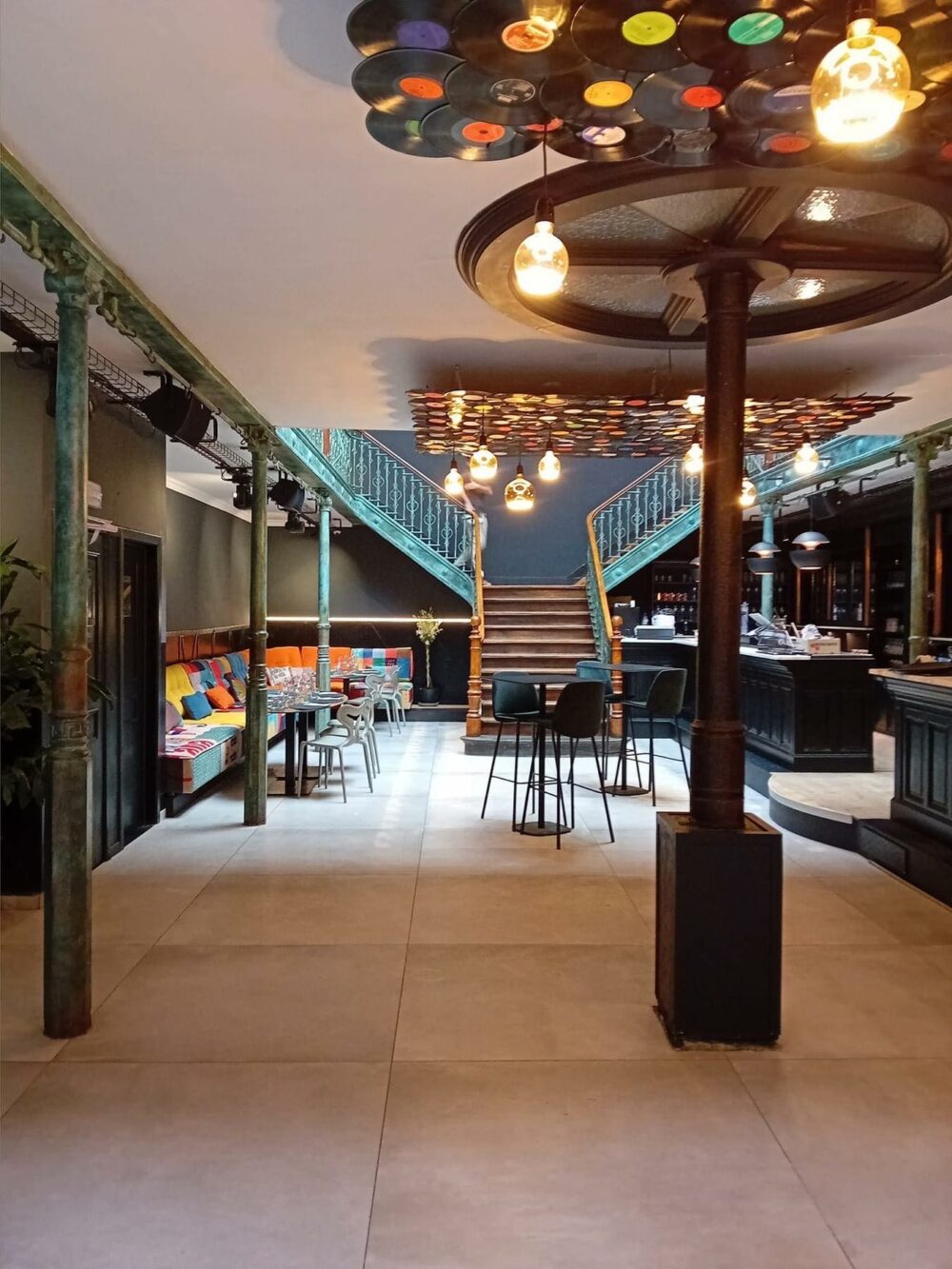 Un espace chaleureux et vintage